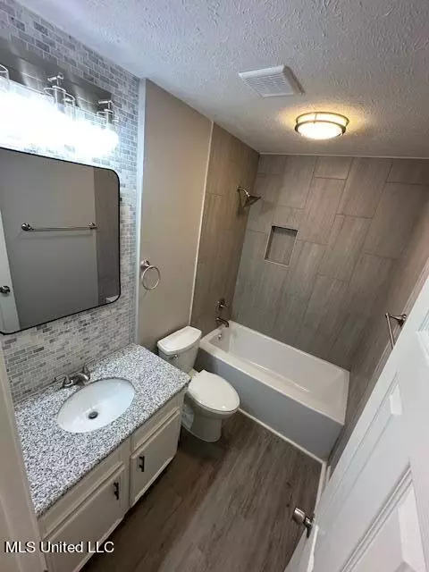 Bath - 6520 Hwy 18, Brandon, MS 39042 photo 3 of 10