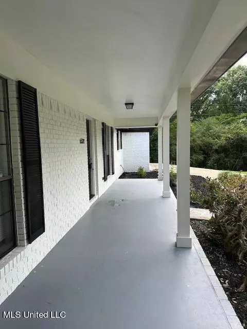 Exterior - 6520 Hwy 18, Brandon, MS 39042 photo 3 of 18