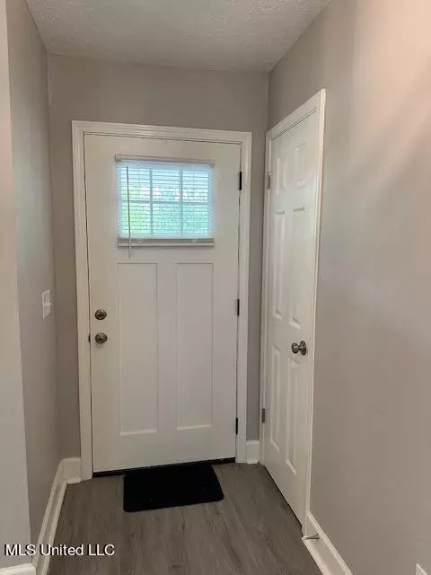 Entry Way - 6520 Hwy 18, Brandon, MS 39042 photo 1 of 3