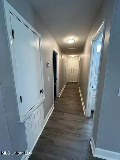 Entry Way - 6520 Hwy 18, Brandon, MS 39042 photo 2 of 3