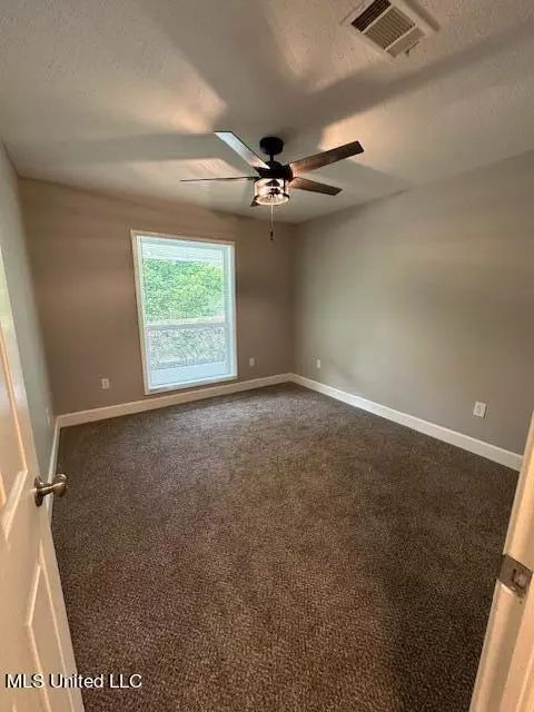 Bedroom - 6520 Hwy 18, Brandon, MS 39042 photo 2 of 4