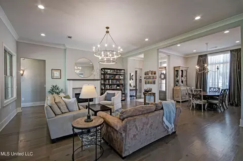 Living - 142 Carrington Dr, Madison, MS 39110 photo 2 of 6