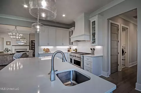 Kitchen - 142 Carrington Dr, Madison, MS 39110 photo 4 of 6