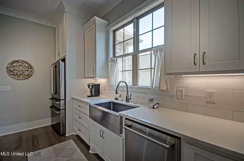 Kitchen - 142 Carrington Dr, Madison, MS 39110 photo 3 of 6