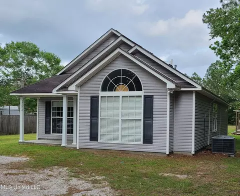 17052 Gardenia St, Kiln, MS 39556