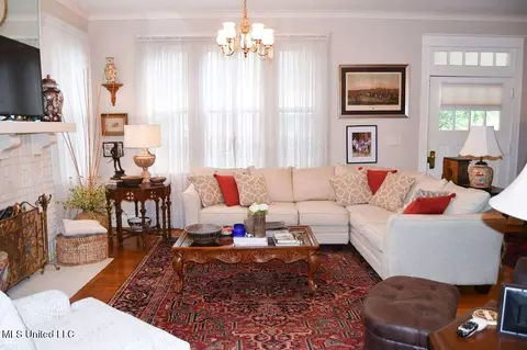 Living - 330 Maple St, Marks, MS 38646 photo 1 of 3