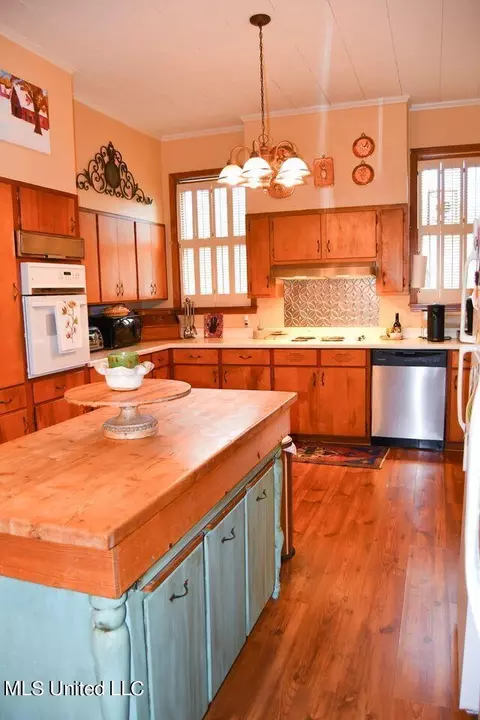 Kitchen - 330 Maple St, Marks, MS 38646 photo 1 of 3
