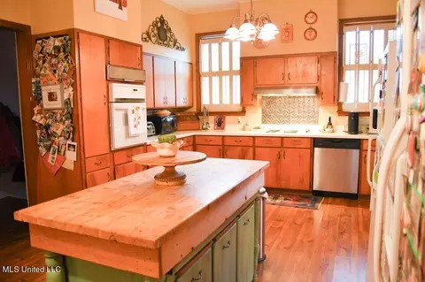 Kitchen - 330 Maple St, Marks, MS 38646 photo 2 of 3
