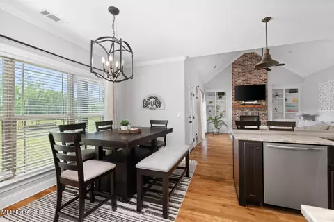 Dining - 4651 Bakersfield Trce, Nesbit, MS 38651 photo 2 of 2