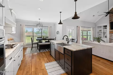 Kitchen - 4651 Bakersfield Trce, Nesbit, MS 38651 photo 4 of 5