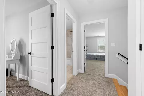 Entry Way - 4651 Bakersfield Trce, Nesbit, MS 38651 photo 4 of 6