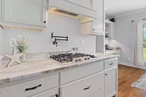 Kitchen - 4651 Bakersfield Trce, Nesbit, MS 38651 photo 3 of 5
