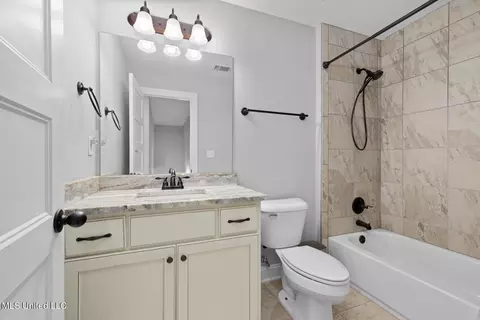 Bath - 4651 Bakersfield Trce, Nesbit, MS 38651 photo 5 of 6