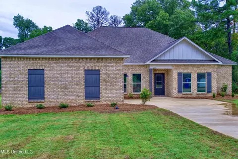 232 Deerfield Club Dr, Canton, MS 39046