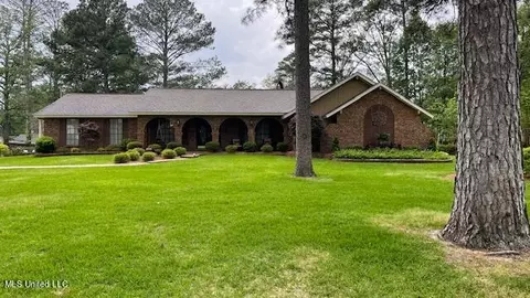 103 Poinsettia Dr, Forest, MS 39074