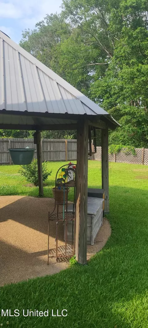 Exterior - 531 Brookstone Dr, Madison, MS 39110 photo 3 of 4