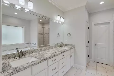 Bath - 120 Glenwild Trl, Canton, MS 39046 photo 1 of 3