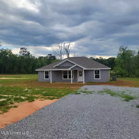 122 Water Oak Dr, Lucedale, MS 39452