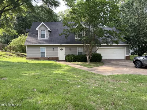 4580 Okeechobee Dr, Nesbit, MS 38651