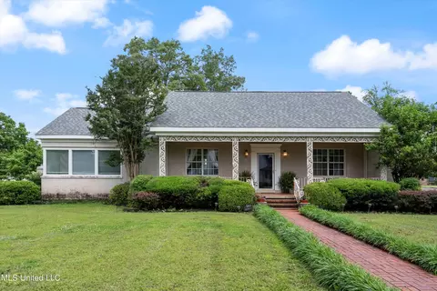 983 Hickory Ln, Tunica, MS 38676