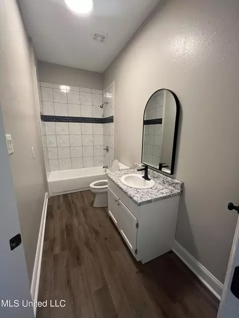 Bath - 5131 Weems St, Moss Point, MS 39563 photo 1 of 2