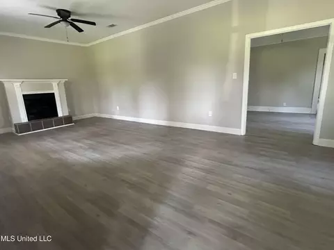 Living - 5131 Weems St, Moss Point, MS 39563 photo 4 of 11