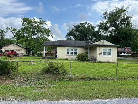 3536 Lawrence St, Moss Point, MS 39563