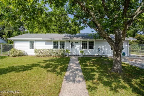 109 Oak View Ave, Long Beach, MS 39560