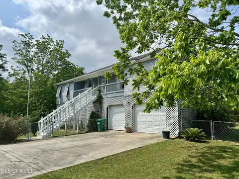 129 Melody Ln, Bay Saint Louis, MS 39520