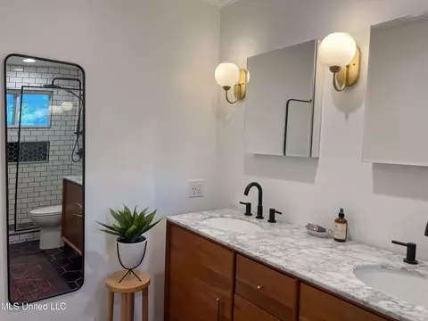 Bath - 1142 Lyncrest Avenue Ave, Jackson, MS 39202 photo 7 of 12
