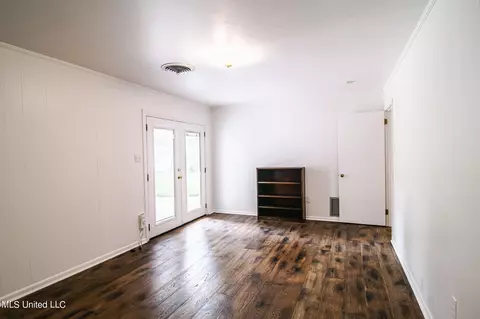 Living - 1142 Lyncrest Avenue Ave, Jackson, MS 39202 photo 3 of 5