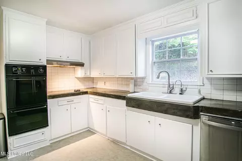 Kitchen - 1142 Lyncrest Avenue Ave, Jackson, MS 39202 photo 3 of 6