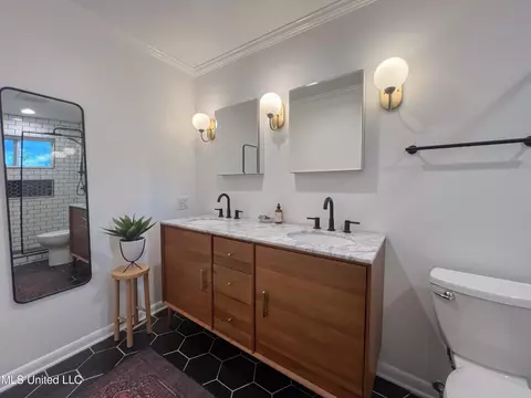 Bath - 1142 Lyncrest Avenue Ave, Jackson, MS 39202 photo 10 of 12