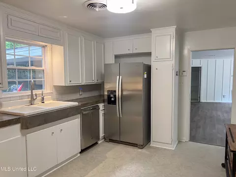 Kitchen - 1142 Lyncrest Avenue Ave, Jackson, MS 39202 photo 6 of 6