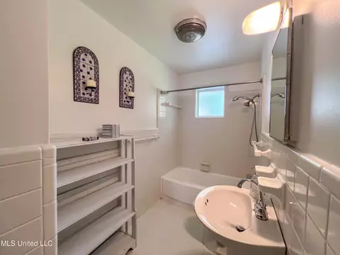 Bath - 1142 Lyncrest Avenue Ave, Jackson, MS 39202 photo 11 of 12