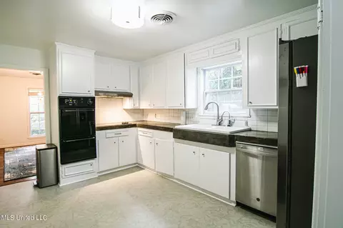 Kitchen - 1142 Lyncrest Avenue Ave, Jackson, MS 39202 photo 2 of 6