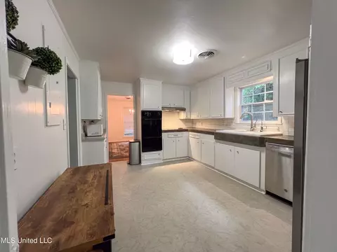 Kitchen - 1142 Lyncrest Avenue Ave, Jackson, MS 39202 photo 5 of 6