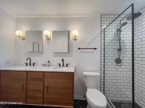 Bath - 1142 Lyncrest Avenue Ave, Jackson, MS 39202 photo 6 of 12