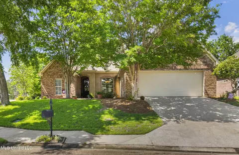 100 Oakleigh Dr, Clinton, MS 39056