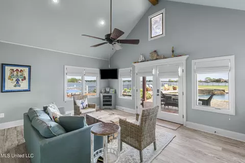 Living - 107 Brooks Ct, Madison, MS 39110 photo 6 of 7