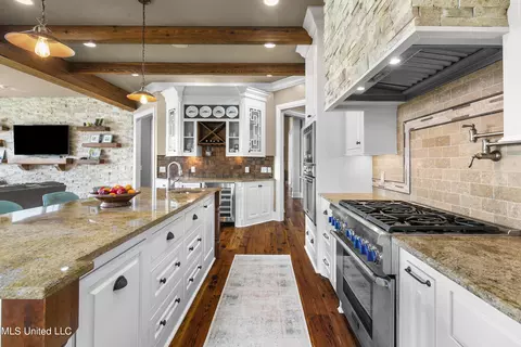 Kitchen - 107 Brooks Ct, Madison, MS 39110 photo 3 of 9