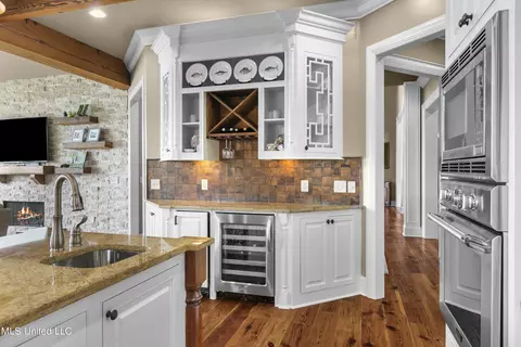 Kitchen - 107 Brooks Ct, Madison, MS 39110 photo 4 of 9