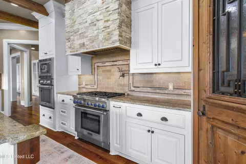 Kitchen - 107 Brooks Ct, Madison, MS 39110 photo 8 of 9