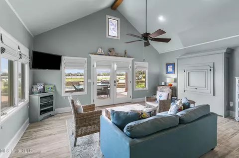 Living - 107 Brooks Ct, Madison, MS 39110 photo 7 of 7