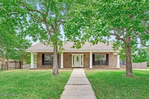 205 Idlewood Dr, Waveland, MS 39576