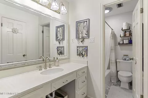 Bath - 5205 Runnymede Rd, Jackson, MS 39211 photo 3 of 3