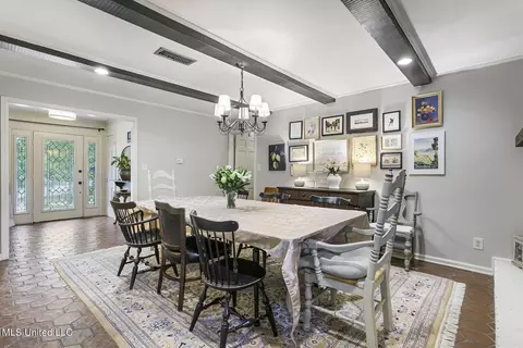 Dining - 5205 Runnymede Rd, Jackson, MS 39211 photo 2 of 3