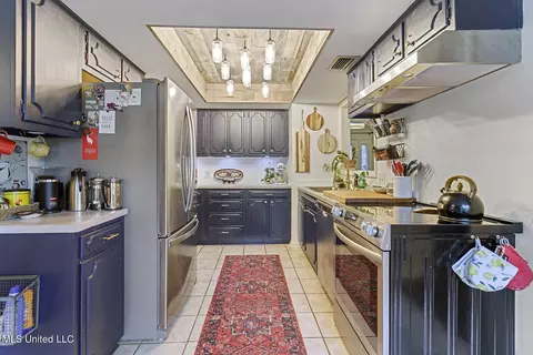 Kitchen - 5205 Runnymede Rd, Jackson, MS 39211 photo 3 of 3