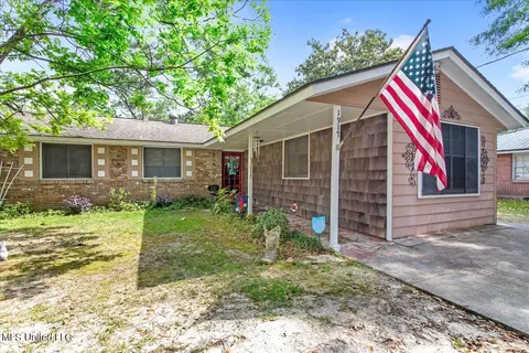 1917 Stuart Ave, Ocean Springs, MS 39564