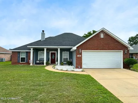 316 Pinecrest Blvd, Long Beach, MS 39560